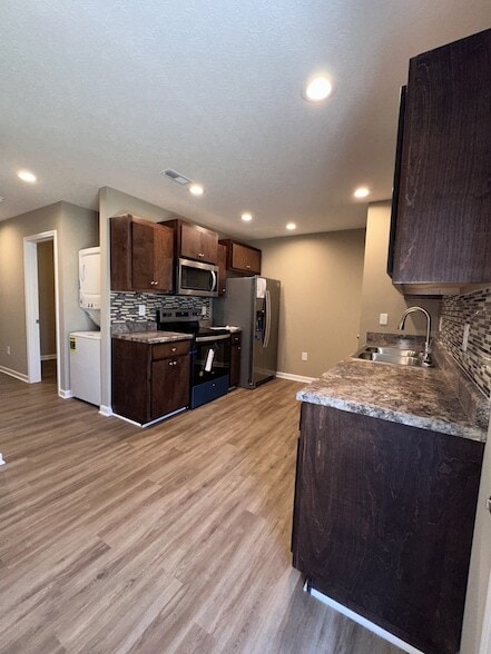 Building Photo - 517 Weaver St Unit 4