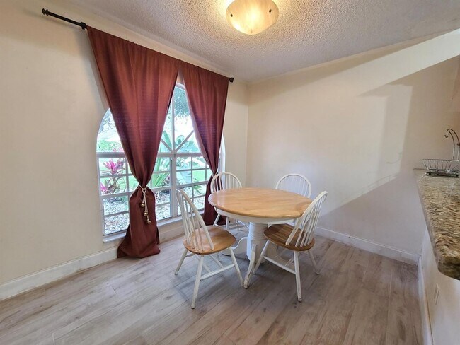 Photo - 12908 Meadowbend Dr