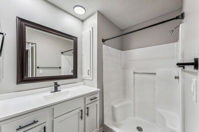 Bathroom 1 - French Run