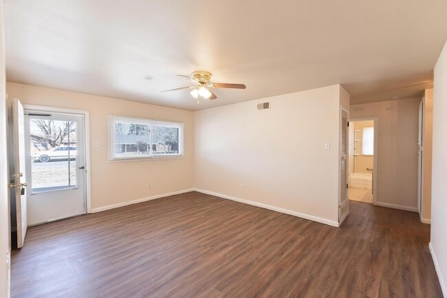 Photo - 2809 61st St