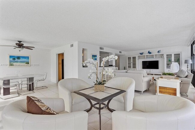 Photo - 1000 Parkview Dr Unit 221