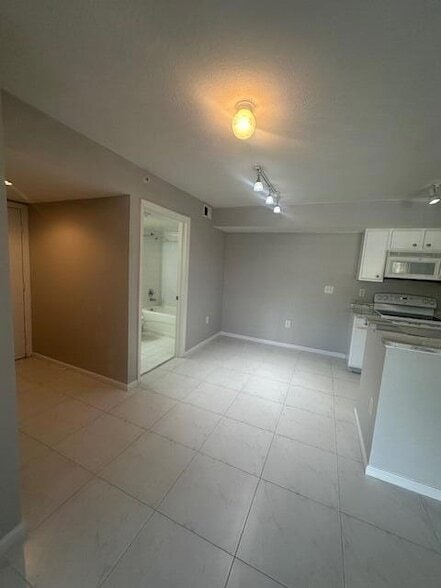 Photo - 141 SW Palm Dr Unit 205