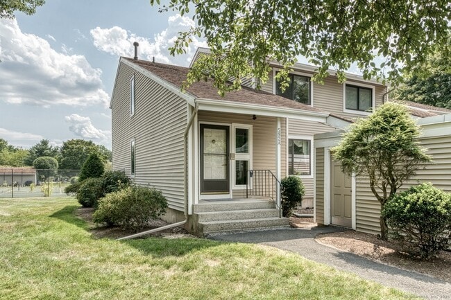 Building Photo - 592 Mountain Rd