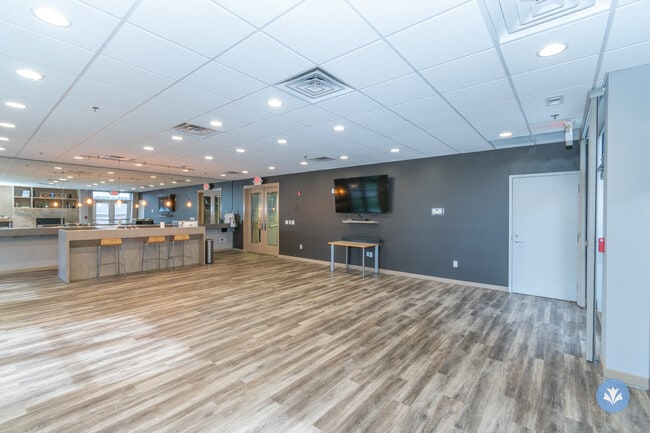 Photo - Chateau At Holmes Lake