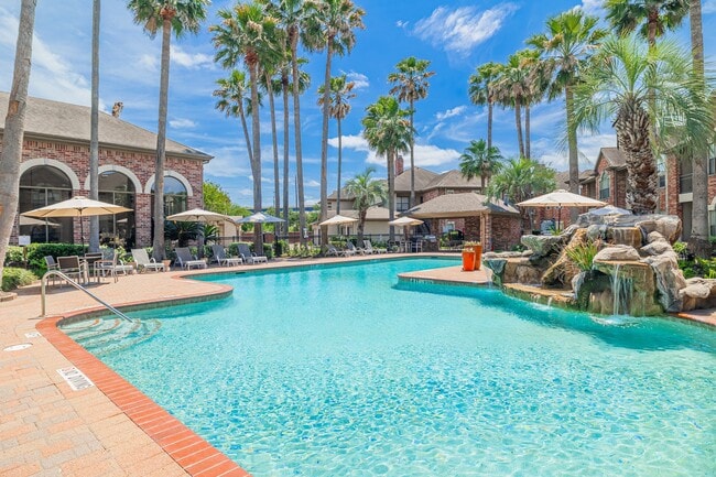 Building Photo - Elle at the Medical Center