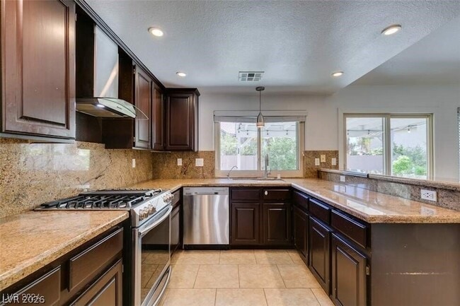 Photo - 240 Honeywood St