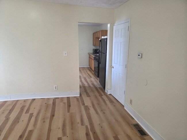 Building Photo - 210 Farnham St Unit 1