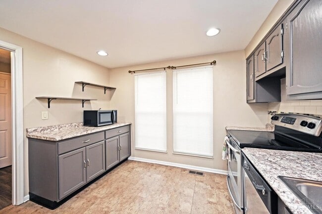 Photo - 920 Woodlyn Dr N