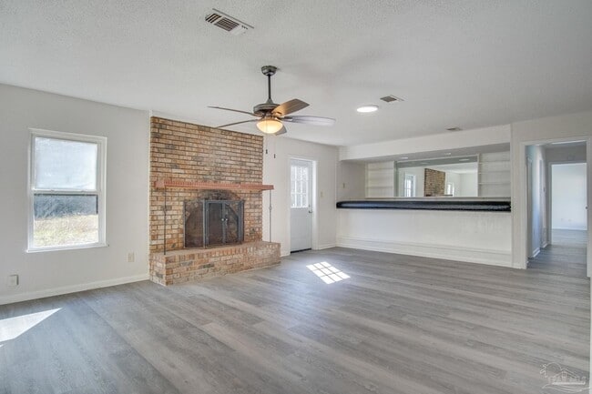 Photo - 4725 Clara St