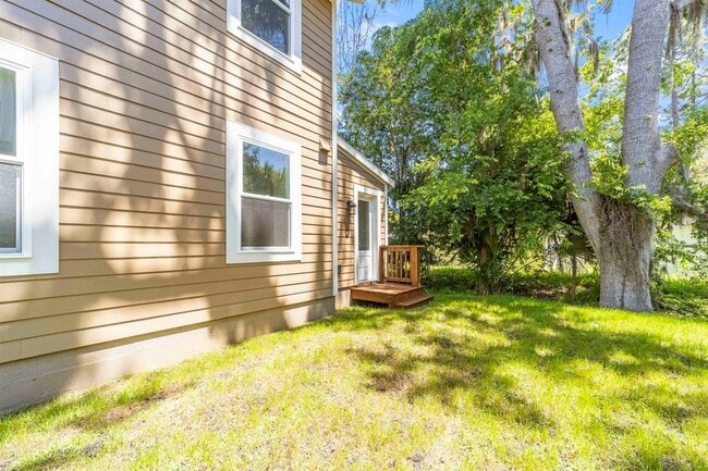 Photo - 962 Alexander St