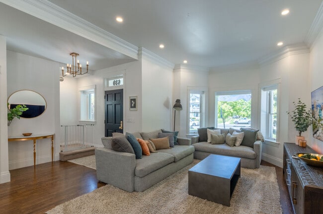 Building Photo - 630 E 300 S Unit ID1249863P