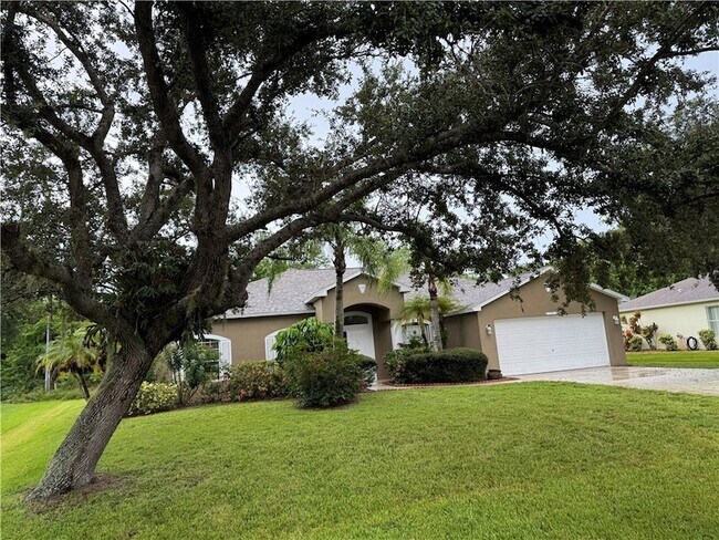 Building Photo - 707 46th Square