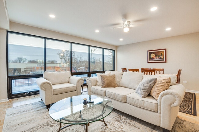 Building Photo - 4319 N Central Ave Unit ID1306758P