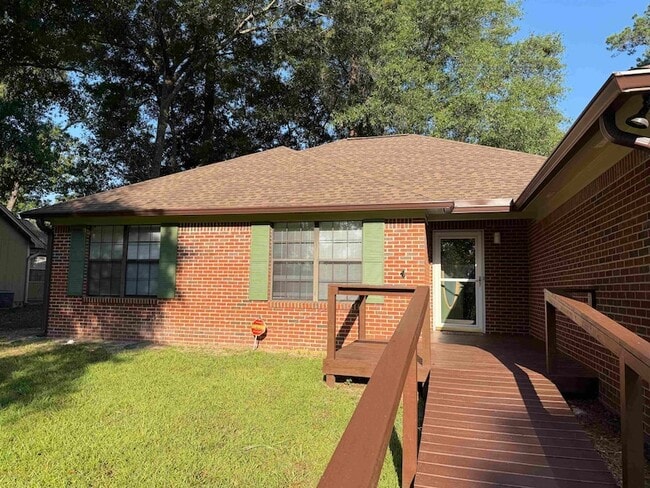 Photo - 432 Merlin Way