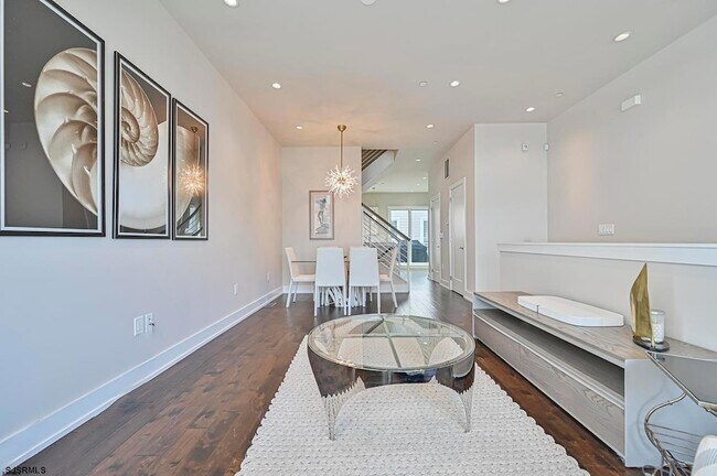 Photo - 112 S Weymouth Ave