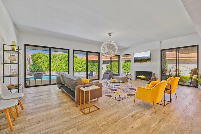 Photo - 12 Sussex Ct