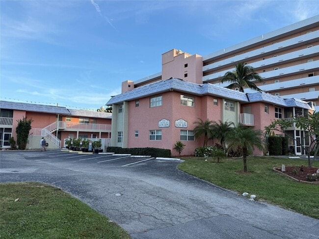 Building Photo - 1450 N Riverside Dr Unit 208