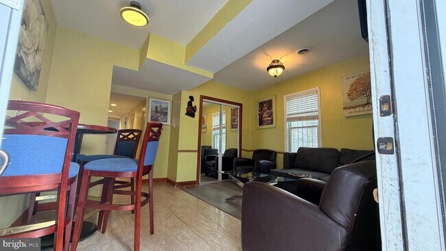 Photo - 830 19th St NE