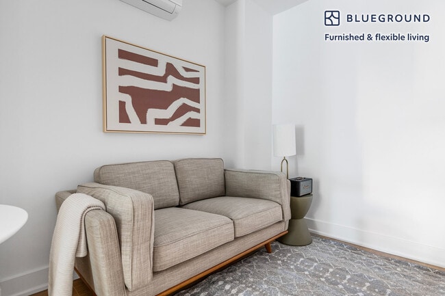 Building Photo - 307 W 39th St Unit FL2-ID2117