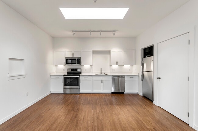 1BR, 1BA - 774SF - Kitchen - Green Door Flats