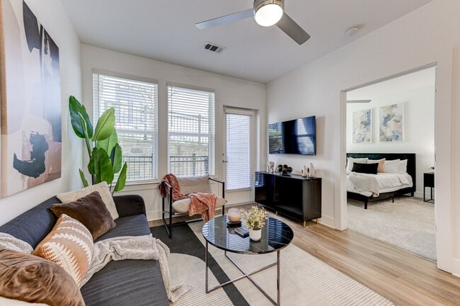 Photo - 308 Gibson St SE Unit ID1376620P