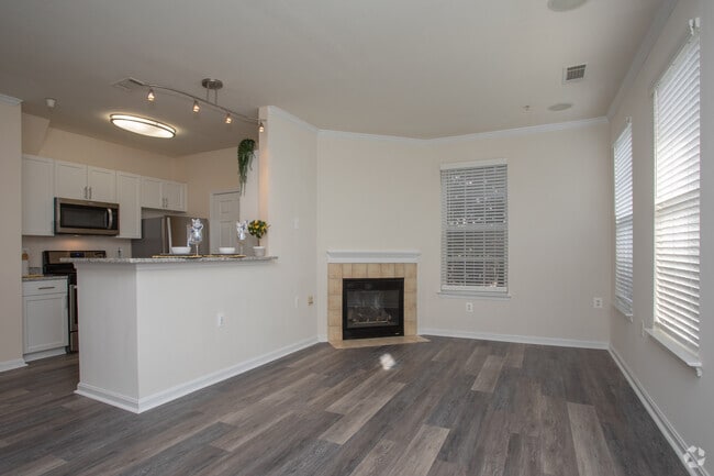 1BR, 1BA - 806 SF - Broadlands Apartments