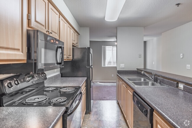 2BR, 2BA - 1150SF - Kitchen - Redmond Place