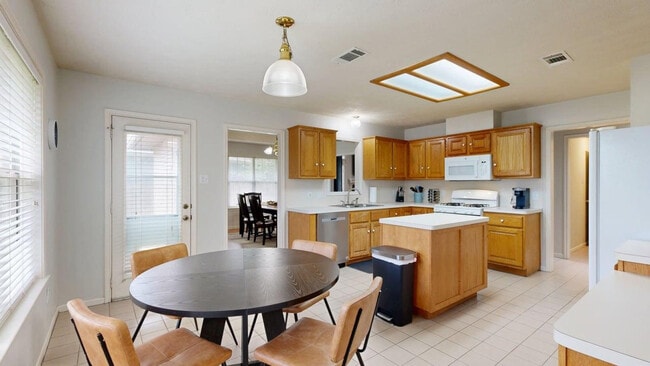 Photo - 701 Summerglen Dr Unit ID1328081P