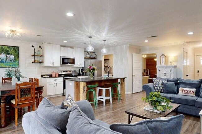 Photo - 3004 Red Robin Loop Unit ID1328084P