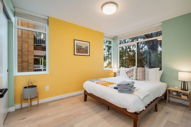 Photo - 673 Belmont Pl E Unit ID1035944P