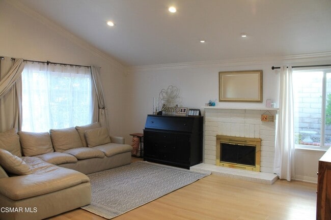 Photo - 2084 Latham St