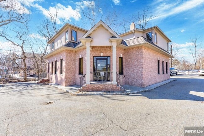 Building Photo - 146 Main St Unit 3