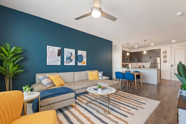 Building Photo - 711 W Broadway Rd Unit ID1366977P