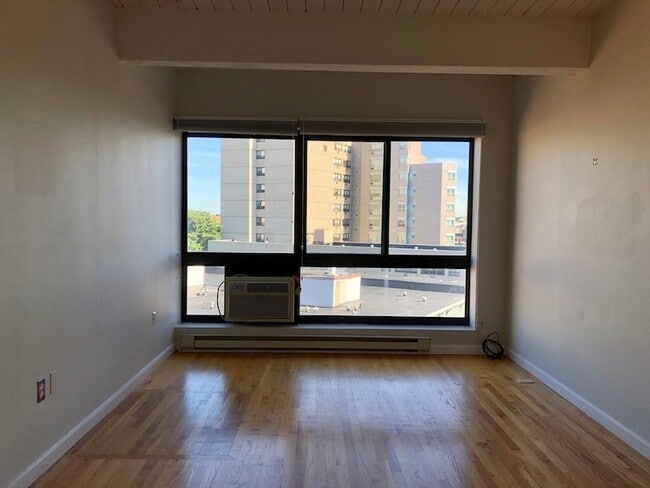 Photo - 12 Stoneholm St Unit 616
