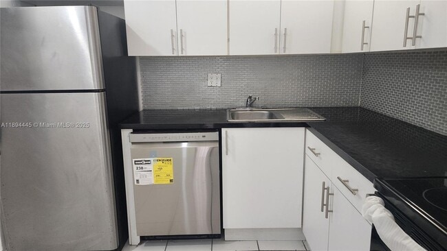 Building Photo - 8301 SW 142nd Ave Unit A209