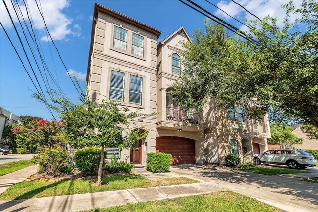 Photo - 1305 Studer St