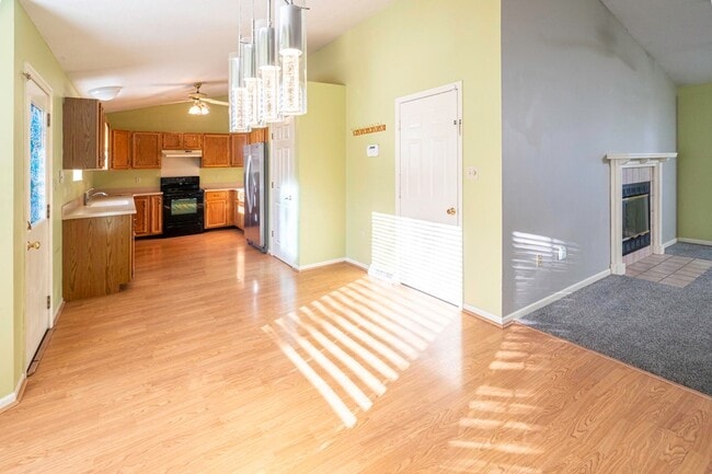 Photo - 10449 Travis St