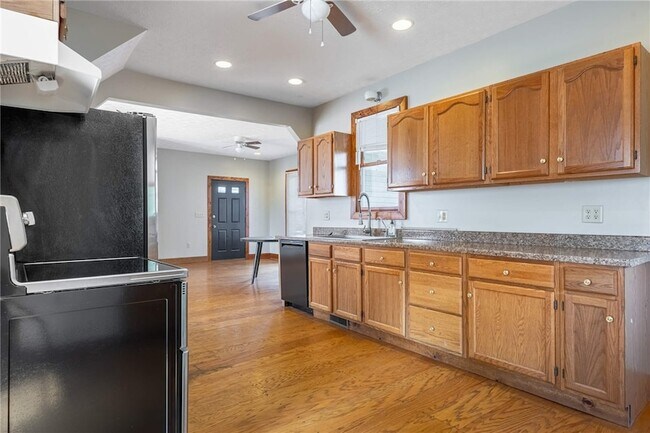 Photo - 244 Quitman St Unit A