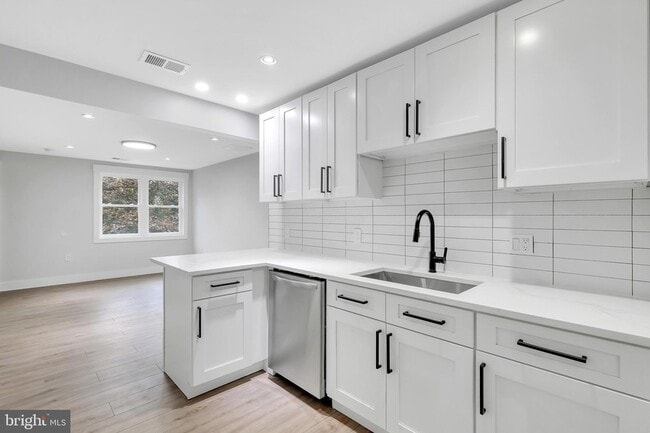 Photo - 6903 Dunmanway Unit B