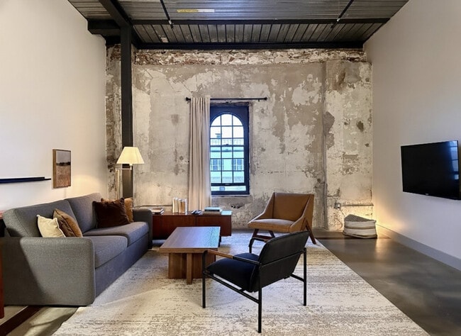 Building Photo - 1009 W Juneau Ave Unit SI ID1379000P