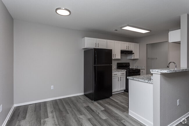 2BR, 2BA - 905 SF - Evergreen - 412 Crossing