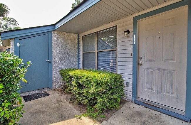 Photo - 910 Brett Dr
