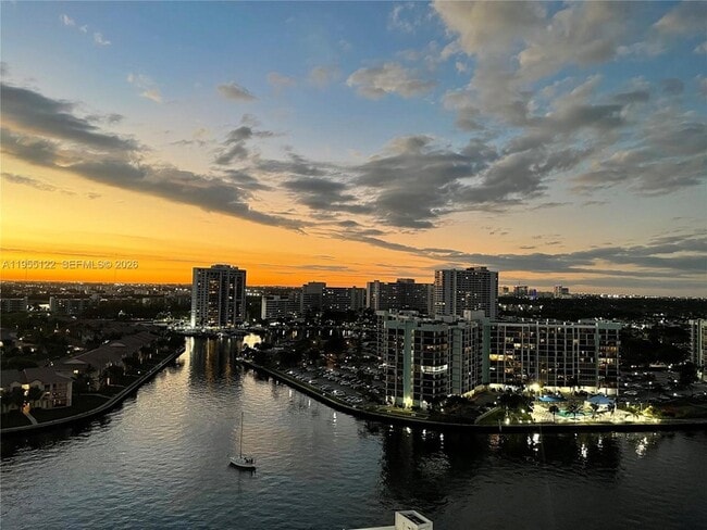 Building Photo - 3800 S Ocean Dr Unit 1725