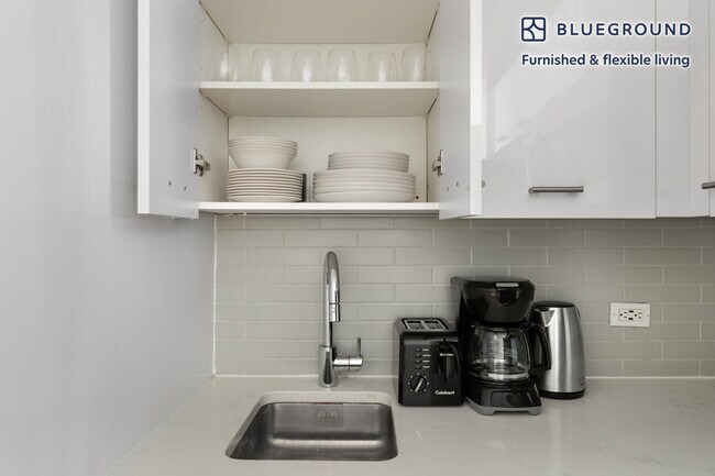 Photo - 230 E 44th St Unit FL4-ID2069