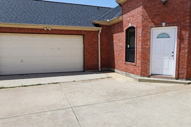 Building Photo - 234 Bayne Rd