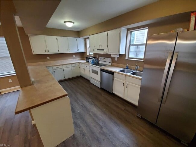 Photo - 1536 W 40th St