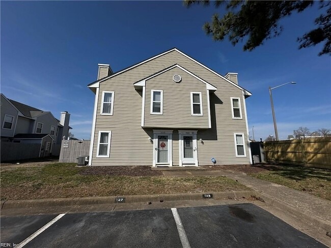 Building Photo - 5608 Tourmaline Ct