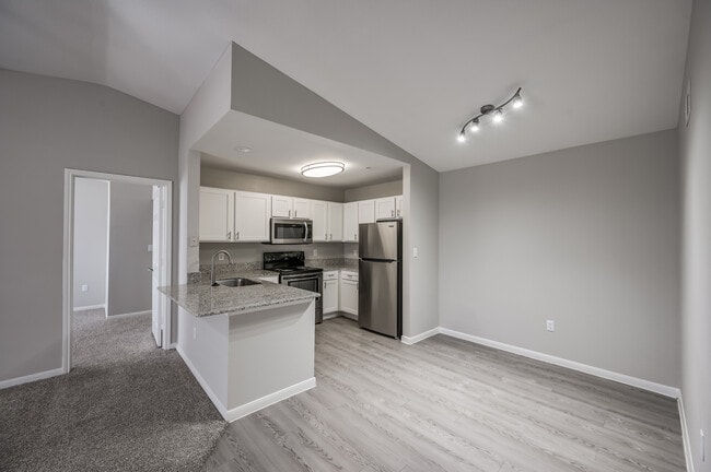 2BD, 2BA - 994SF - Kitchen and Dining Area - Plaza at San Jacinto