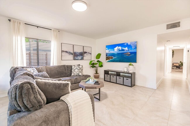 Photo - 716-720 Southwest 14th Court-SI FL1-ID1475646P Unit SI FL1-ID1475646P