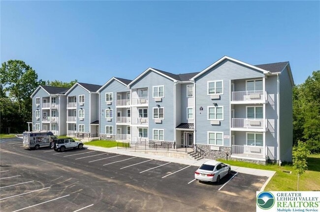 Building Photo - 948 N Front St